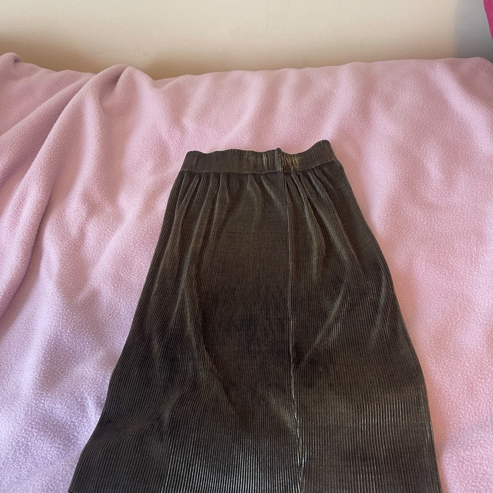 Gold skirt - Picture 3 of 3